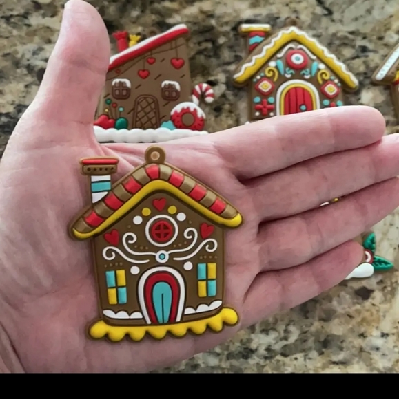 New set of gingerbread house rubber Christmas tree ornaments - Picture 5 of 7